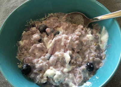 Porridge blueberries coconut